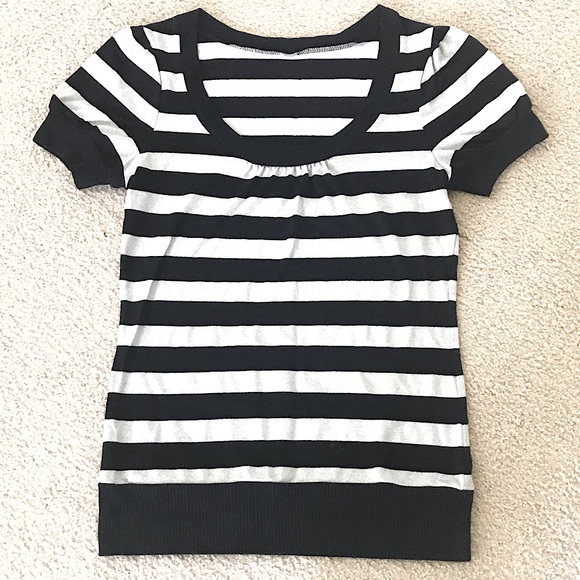 🆕🔥CHARLOTTE RUSSE REALLY CUTE FITTED BLACK&SILVER& SHORT SLEEVE SHIRT NWOT - Picture 4 of 6